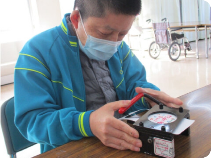 原稿カット作業（グリーンホーム平成）